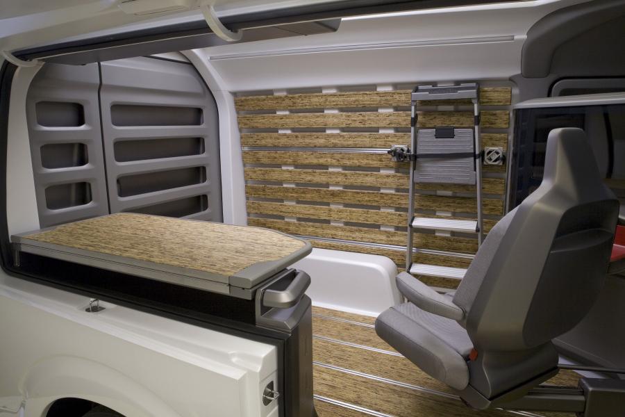 Интерьер Nissan NV2500 Concept 2008 года  (фото 10 из 51)